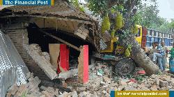 কুষ্টিয়ায় বসতঘরে ঢুকে পড়েছে মালবাহী ট্রাক, আহত ২