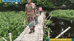 বাঁশের সাঁকো ৫ গ্রামের একমাত্র ভরসা