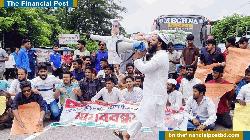 গৌরনদী স্বাস্থ্য কর্মকর্তার পদত্যাগ দাবিতে সড়ক অবরোধ