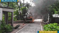 গোপালগঞ্জে পুলিশের গাড়িতে হামলা ও আগুন