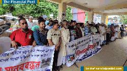 কুলাউড়ায় ট্রেনযাত্রীদের মানববন্ধনে ৮ দফা দাবি