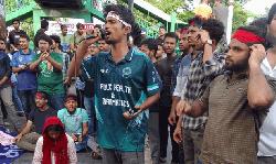 কপালে জুলাইয়ের স্প্লিন্টার নিয়ে জাকসু নির্বাচনে লড়ছে ছাত্রদল কর্মী 