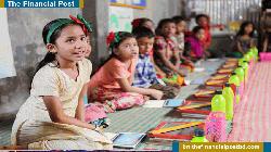 পাঠ্যবই ছাড়াই পাঠদান করা হয় 