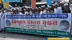 পাবনায় মাসুম বাজার বিআরটিএ বাসস্ট্যান্ড সড়কের দ্রুত সংস্কারের দাবিতে মানববন্ধন