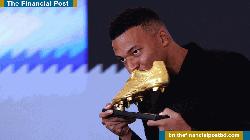 গোল্ডেন বুটে চুমো দিয়ে এমবাপ্পে বললেন, ‘আরো জিততে চাই’