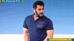 ‘আমি কাঁদলেও লোকে হাসে’