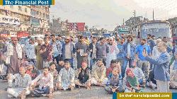 হাদীর মৃত্যুতে টঙ্গীতে স্লোগানমুখর বিক্ষোভ, অবরুদ্ধ মহাসড়ক