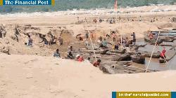 দোয়ারাবাজারে ইজারার আড়ালে বালু লুট, নদীর পাড় বিলীন