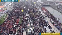 সব পথ যেন মিশেছে ৩০০ ফিট সড়কে