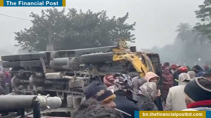 পুঠিয়ায় বাজারে বালুবাহী ট্রাক উল্টে নিহত ৪