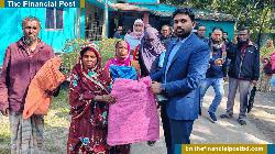 ডুমুরিয়ায় শীতার্ত মানুষের মাঝে কম্বল বিতরণ