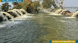 ঘেরের পানি নিষ্কাশন অব্যাহত, বিপাকে বোরো চাষীরা