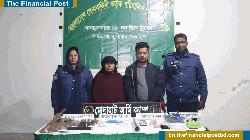 মোল্লাহাটে ইয়াবা ও দেশীয় অস্ত্রসহ নারী-পুরুষ আটক