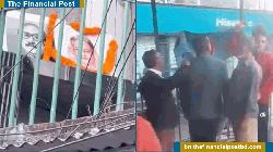 খুলনায় আওয়ামী লীগ কার্যালয়ে পতাকা উত্তোলন, ‘জয় বাংলা’ স্লোগান