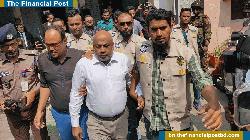 আদালতের এজলাসে ভাঙচুর, জেলা আইনজীবী সমিতির সভাপতি গ্রেপ্তার