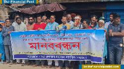 জয়পুরহাটে সড়ক সংস্কারের দাবিতে মানববন্ধন