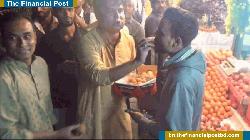  রুহুল কুদ্দুস তালুকদার দুলুকে হুইপ করায় খুশিতে নাটোরে মিষ্টি বিতরণ