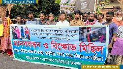 পাবনায় রিসোর্টে এর আড়ালে অনৈতিক কার্যকলাপ বন্ধে মানববন্ধন