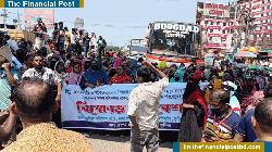 ঢাকা-চট্টগ্রাম মহাসড়ক অবরোধ শ্রমিকদের
