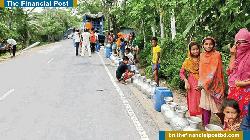 পাঁচ গ্রামের তৃষ্ণা মেটায় এক টিউবওয়েল