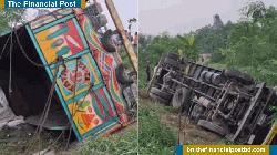 ঢাকা-টাঙ্গাইল মহাসড়কে ট্রাক উল্টে নিহত ১৫