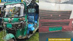 পুলিশ বহনকারী অটোকে বাসের ধাক্কায় আহত ৪