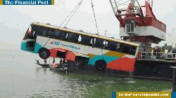 ডুবে যাওয়া বাসটি উদ্ধার, হতাহতের ঘটনা ঘটেনি