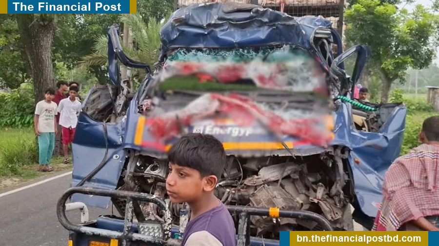 দাঁড়িয়ে থাকা ট্রাকের পেছনে পিকআপের ধাক্কায় নিহত ৪