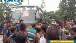 পাইকগাছায় বাস-ভ্যান সংঘর্ষে নারীসহ আহত ৩