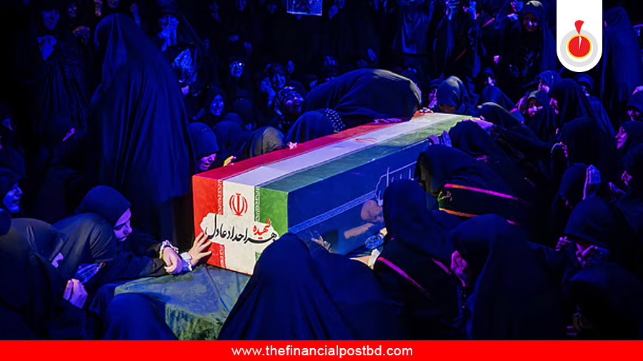 খামেনির শেষ শ্রদ্ধা জানানোর আনুষ্ঠানিকতা শুরু, তেহরানে জনসমুদ্র