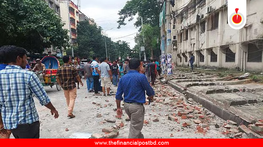 রাজধানীতে টিসিবির পণ্য কেনার সময় দেয়াল ধসে দুজন নিহত
