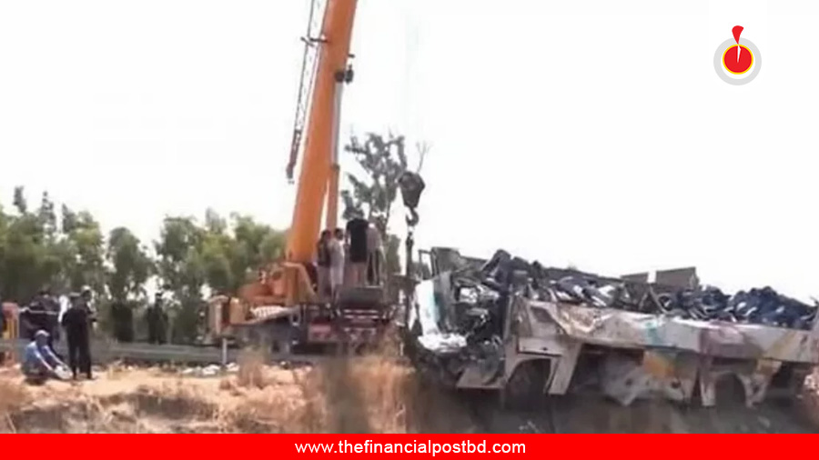 আলজেরিয়ায় যাত্রীবাহী বাস খাদে পড়ে নিহত ২৭