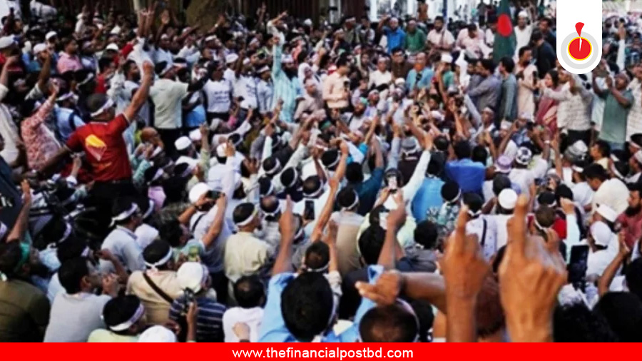 দাবি আদায়ে শহীদ মিনারে শিক্ষক-কর্মচারীদের অবস্থান