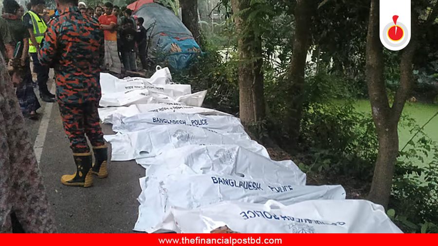 নাটোরে বাস - ট্রাকের সংঘর্ষে ১৩ জন নিহত