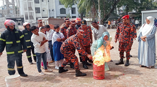 খুলনায় টাকা চুরির অপবাদে সাজমীরকে পিটিয়ে হত্যা, দুই আসামি গ্রেপ্তার